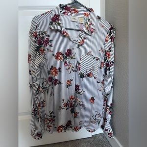 Day Trip size small button up shirt.
